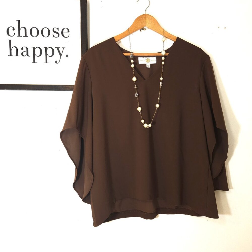Anna Cate "Nina" Blouse. Draped Sleeeves Size Large Like New